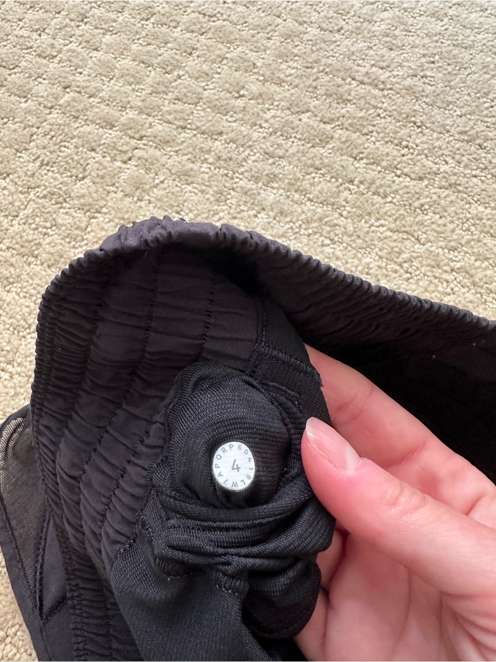 Lululemon Hotty hot high rise shorts 2.5 - Picture 4 of 4